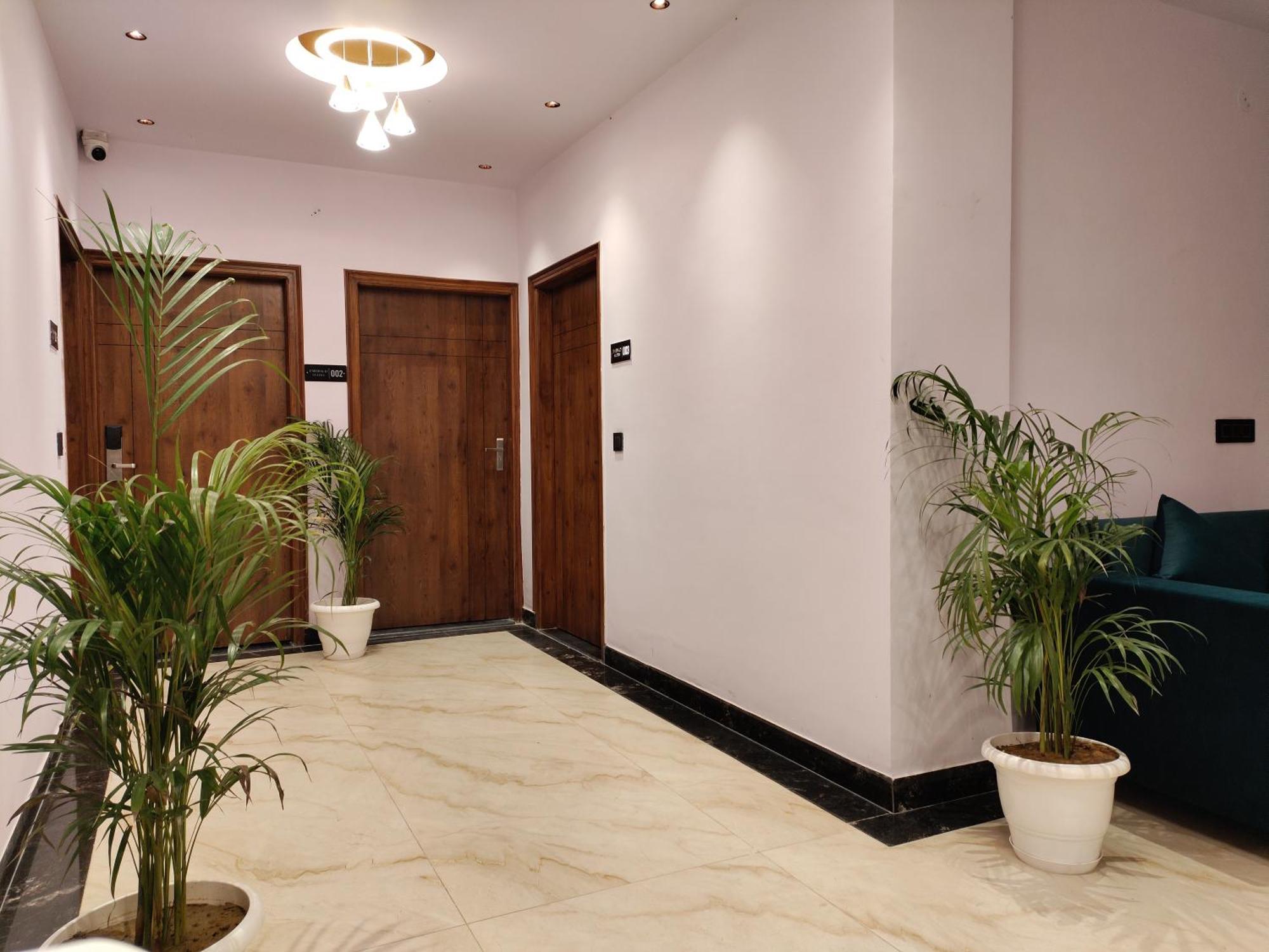 Emerald Suites Greater Noida Exterior photo