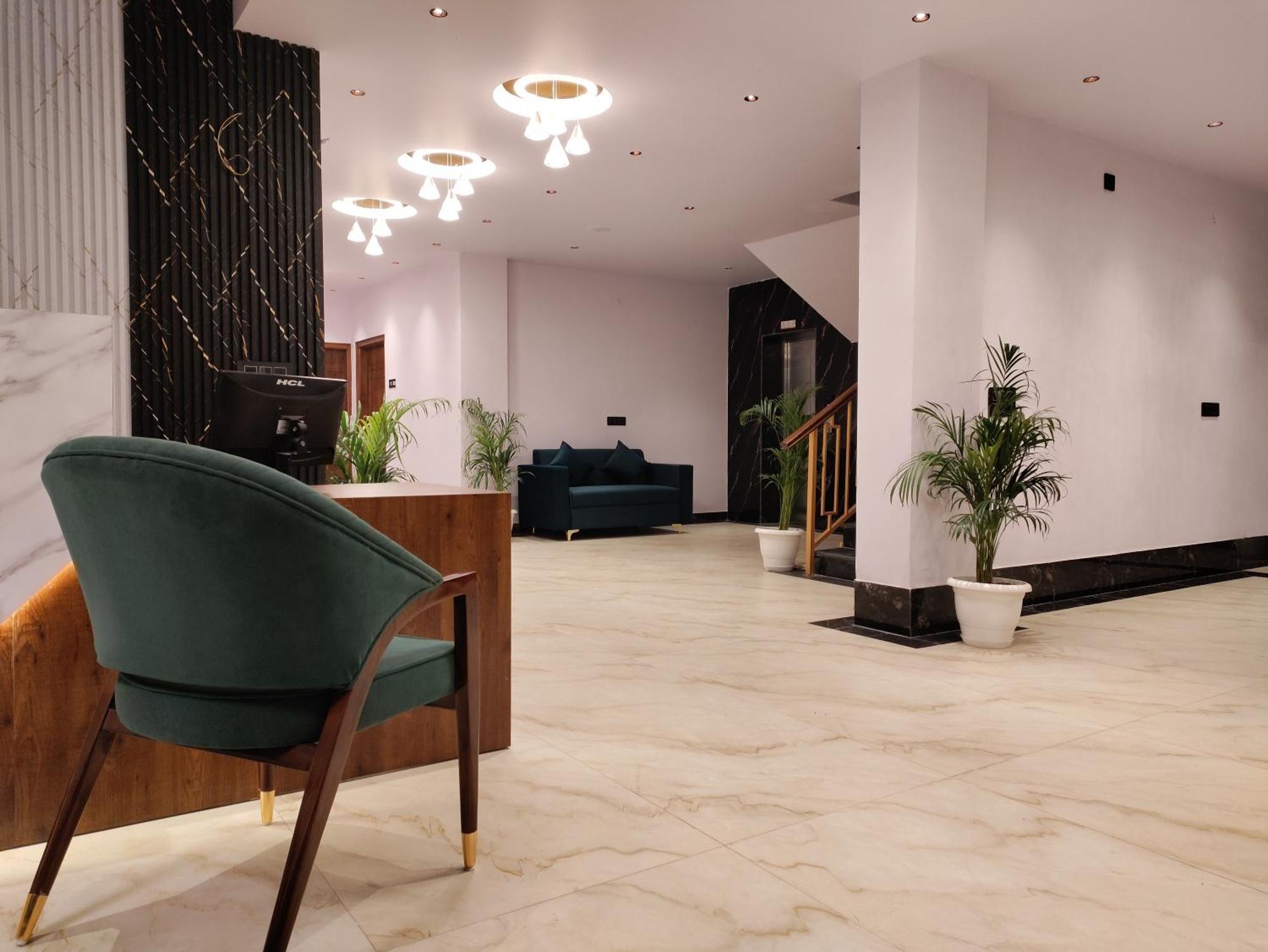 Emerald Suites Greater Noida Exterior photo