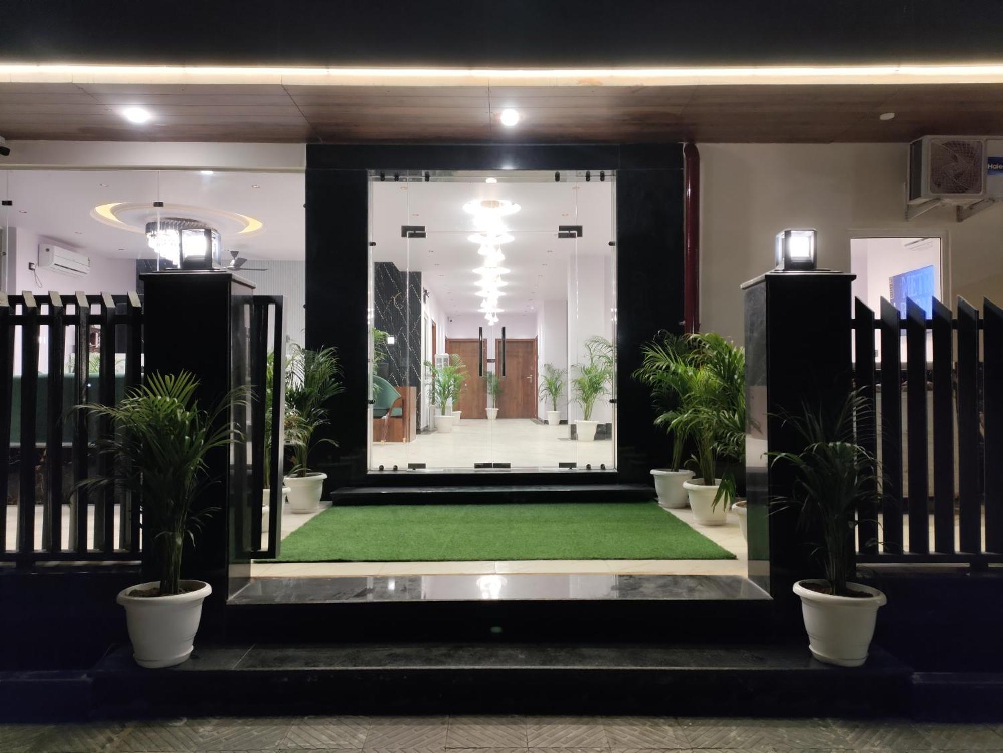 Emerald Suites Greater Noida Exterior photo