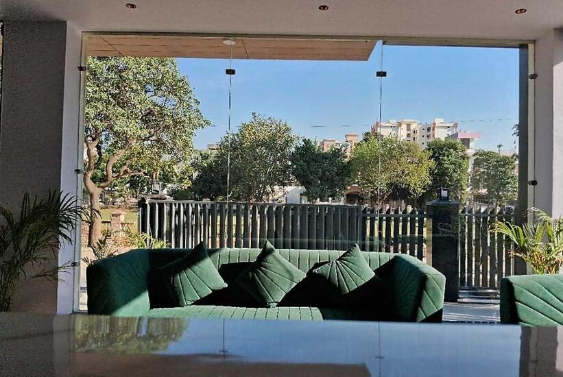 Emerald Suites Greater Noida Exterior photo