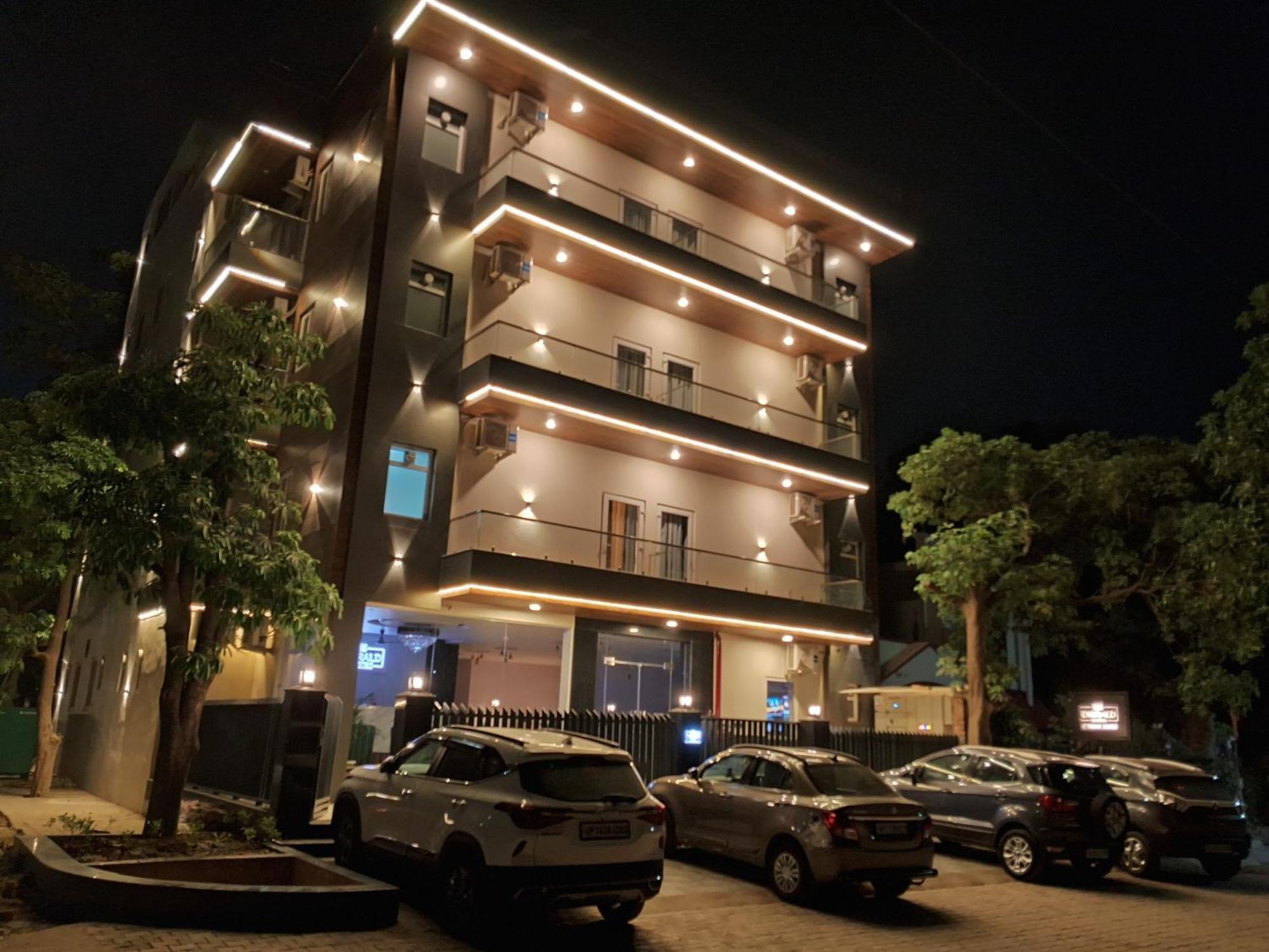 Emerald Suites Greater Noida Exterior photo