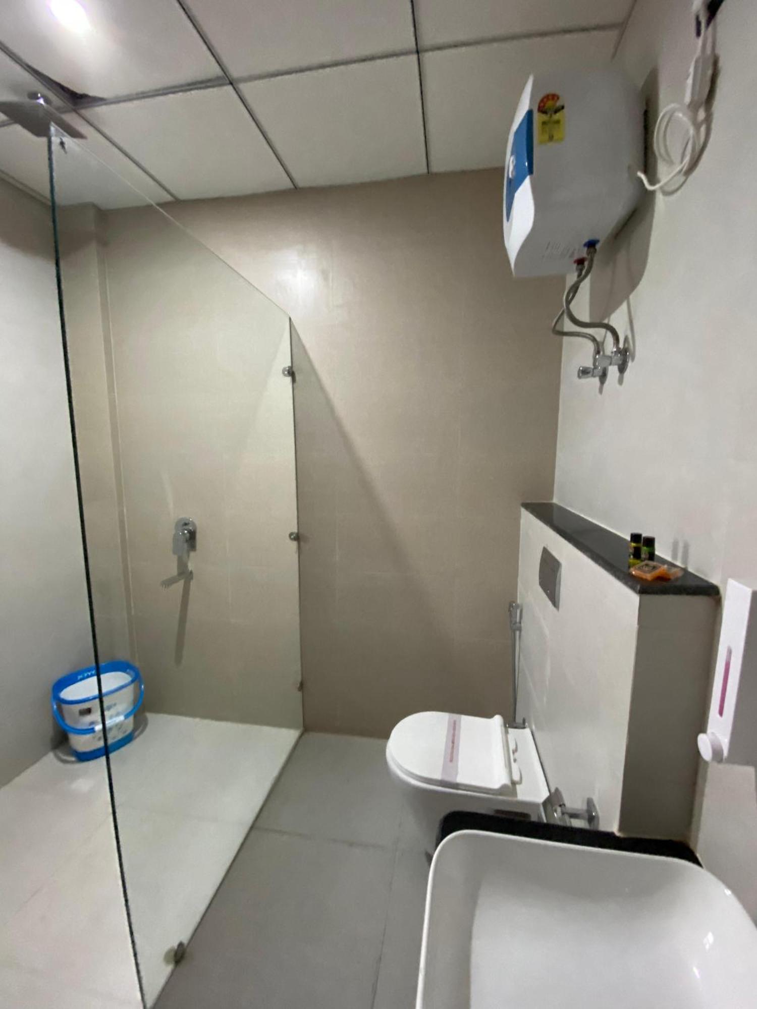 Emerald Suites Greater Noida Room photo